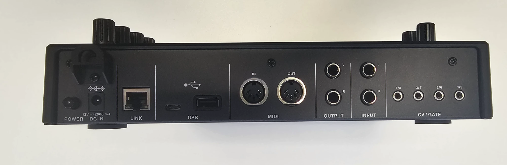 Official Behringer KICK rear-panel image